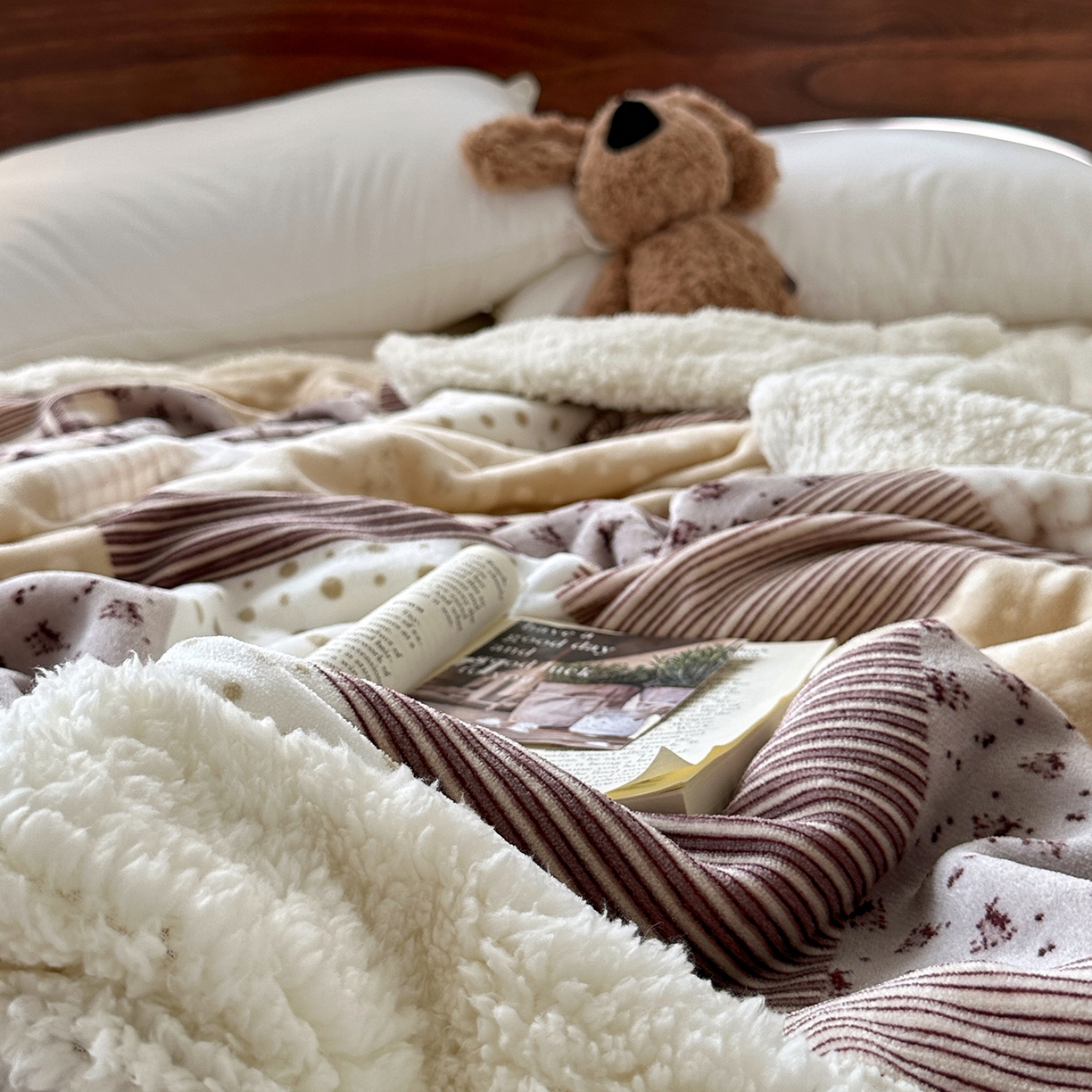 91家纺网 家纺一手货源 找家纺 艾咪-Amy ntmy 2025新款中古风牛奶绒羊羔绒双层毯 花栖礼紫