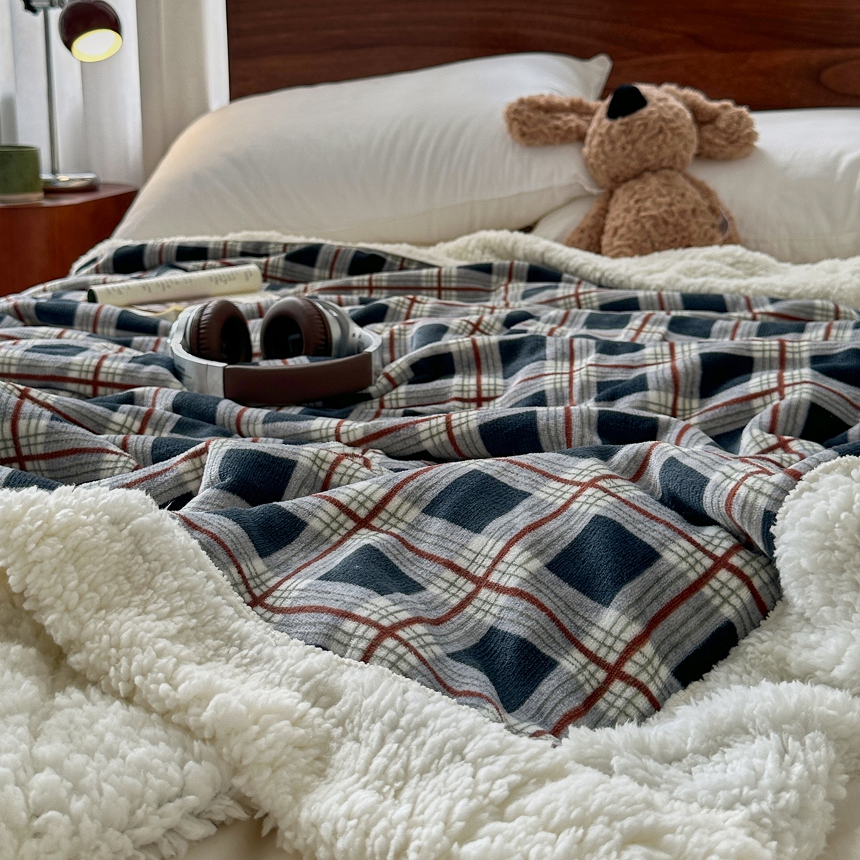 91家纺网 家纺一手货源 找家纺 艾咪-Amy ntmy 2025新款中古风牛奶绒羊羔绒双层毯 牛仔格蓝