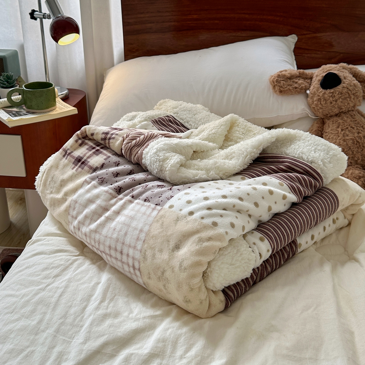 91家纺网 家纺一手货源 找家纺 艾咪-Amy ntmy 2025新款中古风牛奶绒羊羔绒双层毯 花栖礼紫