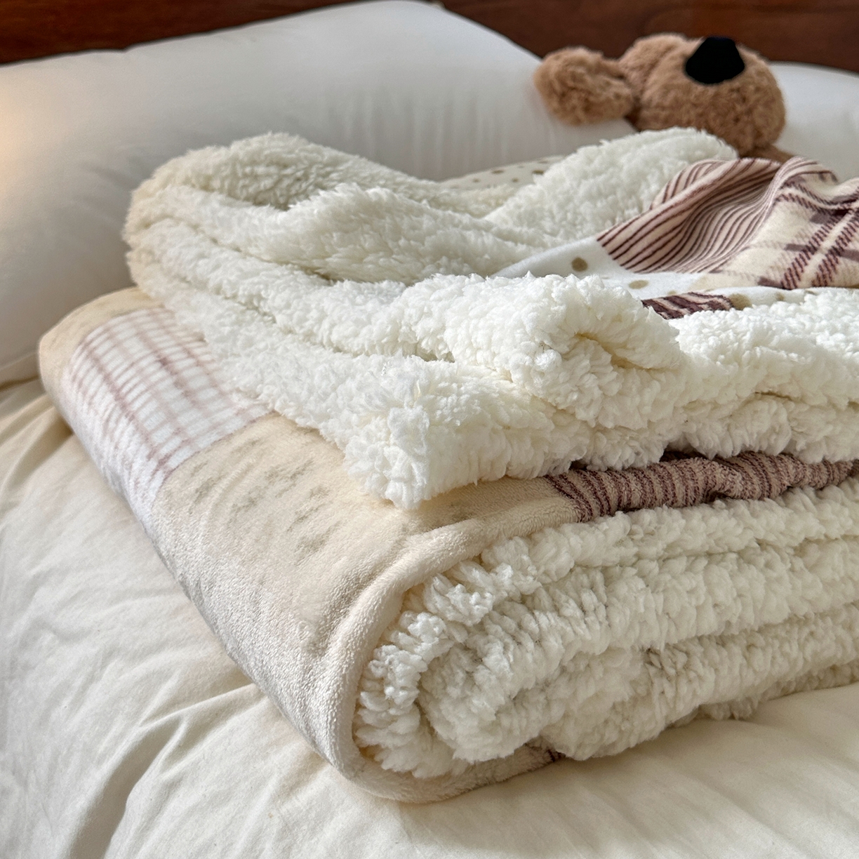 91家纺网 家纺一手货源 找家纺 艾咪-Amy ntmy 2025新款中古风牛奶绒羊羔绒双层毯 花栖礼紫