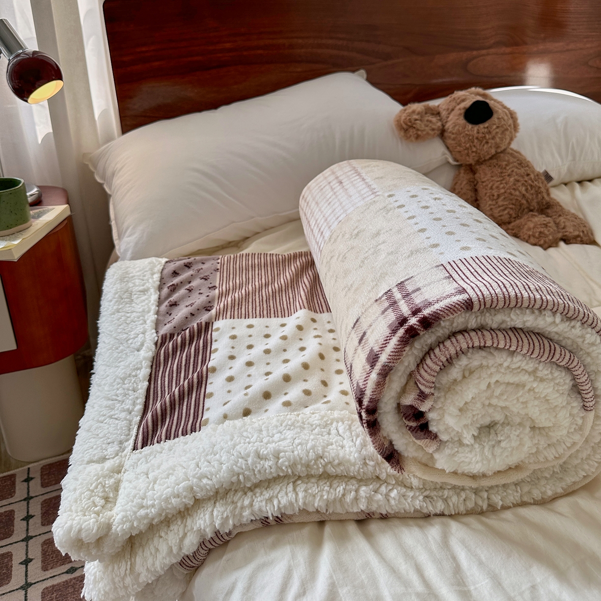 91家纺网 家纺一手货源 找家纺 艾咪-Amy ntmy 2025新款中古风牛奶绒羊羔绒双层毯 花栖礼紫