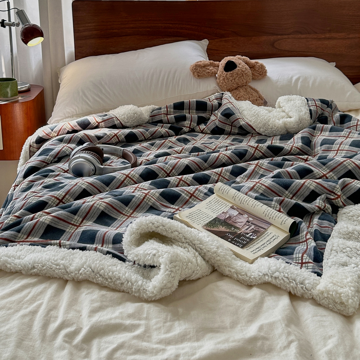 91家纺网 家纺一手货源 找家纺 艾咪-Amy ntmy 2025新款中古风牛奶绒羊羔绒双层毯 牛仔格蓝