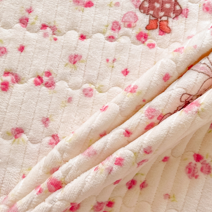 91家纺网 家纺一手货源 找家纺 云玲时尚 2025新款高克重牛奶绒印花夹棉床盖 甜甜小兔