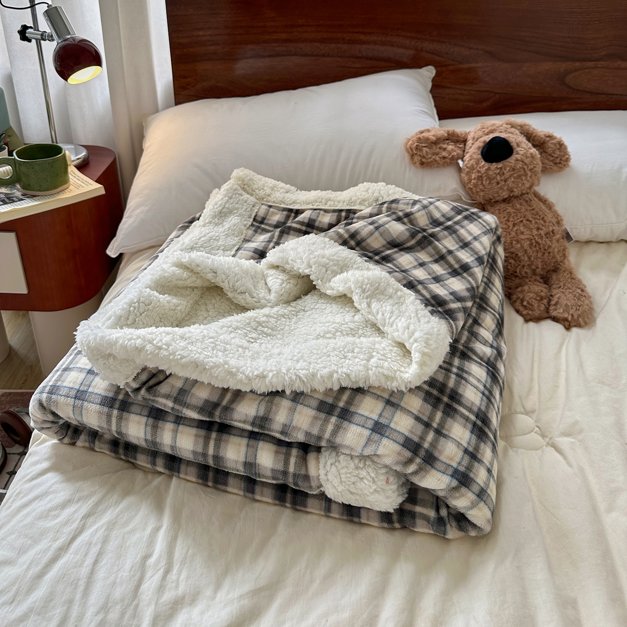艾咪-Amy ntmy 2025新款中古风牛奶绒羊羔绒双层毯 伊索卡其
