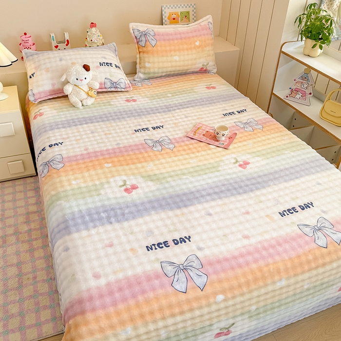 91家纺网 家纺一手货源 找家纺 绣女坊 2025新款A类高克重牛奶绒泡泡绒印花床单单件冬季保暖毛绒毯子绒床单三件套 彩虹樱桃