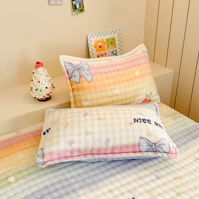 91家纺网 家纺一手货源 找家纺 绣女坊 2025新款A类高克重牛奶绒泡泡绒印花床单单件冬季保暖毛绒毯子绒床单三件套 彩虹樱桃