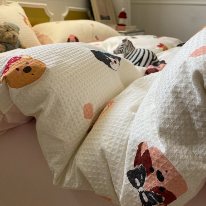 91家纺网 家纺一手货源 找家纺 小叮当家纺仓储工厂店 2025新款提供买家秀爆款花型不断货全棉纯棉A类华夫格印花磨毛四件套 动物派对-米