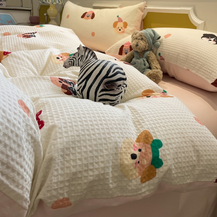 91家纺网 家纺一手货源 找家纺 小叮当家纺仓储工厂店 2025新款提供买家秀爆款花型不断货全棉纯棉A类华夫格印花磨毛四件套 动物派对-米