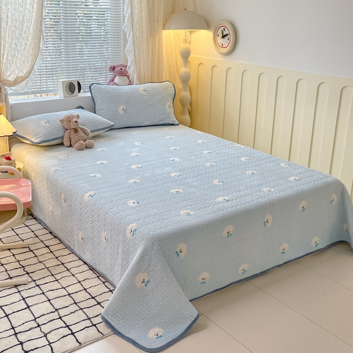 91家纺网 家纺一手货源 找家纺 云玲时尚 2025新款高克重牛奶绒印花夹棉床盖 星愿小狗