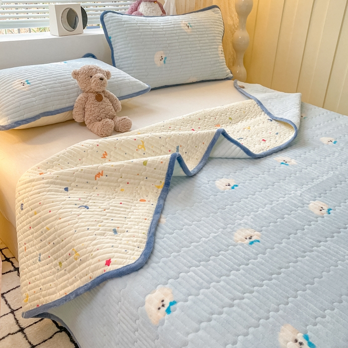 91家纺网 家纺一手货源 找家纺 云玲时尚 2025新款高克重牛奶绒印花夹棉床盖 星愿小狗