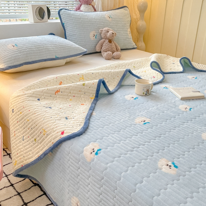 91家纺网 家纺一手货源 找家纺 云玲时尚 2025新款高克重牛奶绒印花夹棉床盖 星愿小狗