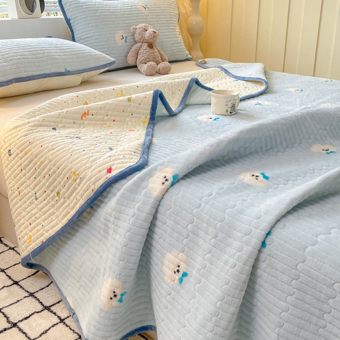 91家纺网 家纺一手货源 找家纺 云玲时尚 2025新款高克重牛奶绒印花夹棉床盖 星愿小狗