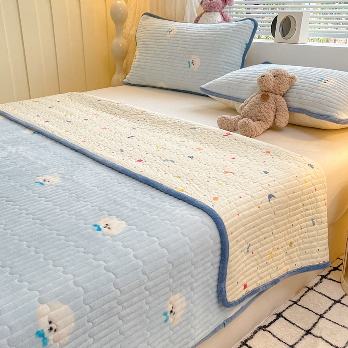 91家纺网 家纺一手货源 找家纺 云玲时尚 2025新款高克重牛奶绒印花夹棉床盖 星愿小狗