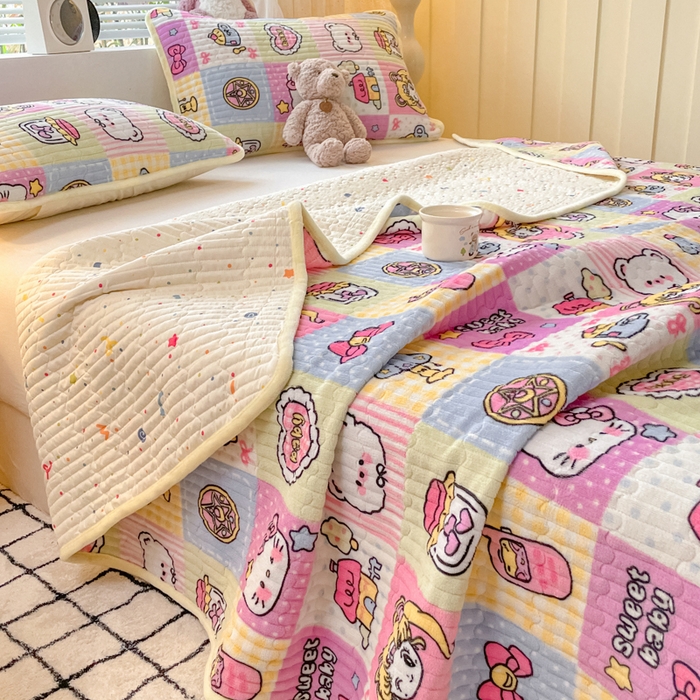 91家纺网 家纺一手货源 找家纺 云玲时尚 2025新款高克重牛奶绒印花夹棉床盖 月亮女神