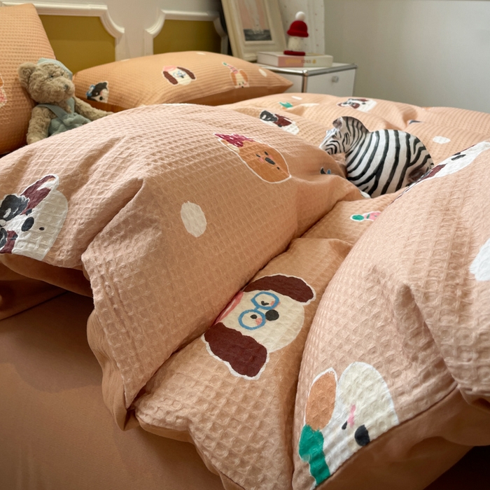 91家纺网 家纺一手货源 找家纺 小叮当家纺仓储工厂店 2025新款提供买家秀爆款花型不断货全棉纯棉A类华夫格印花磨毛四件套 动物派对-棕