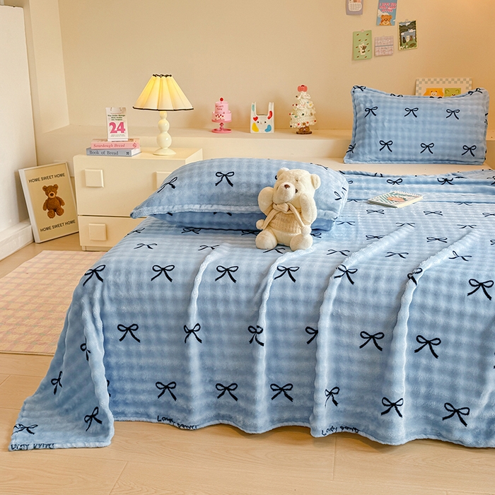 91家纺网 家纺一手货源 找家纺 绣女坊 2025新款A类高克重牛奶绒泡泡绒印花床单单件冬季保暖毛绒毯子绒床单三件套 蝴蝶结-兰