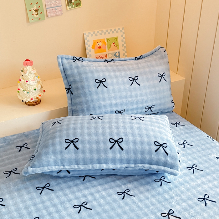 91家纺网 家纺一手货源 找家纺 绣女坊 2025新款A类高克重牛奶绒泡泡绒印花床单单件冬季保暖毛绒毯子绒床单三件套 蝴蝶结-兰