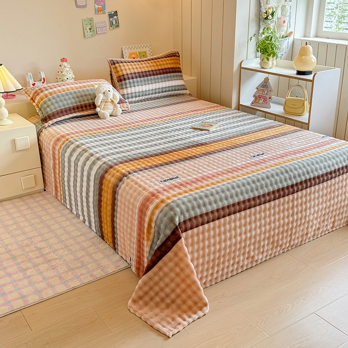 91家纺网 家纺一手货源 找家纺 绣女坊 2025新款A类高克重牛奶绒泡泡绒印花床单单件冬季保暖毛绒毯子绒床单三件套 简单条格