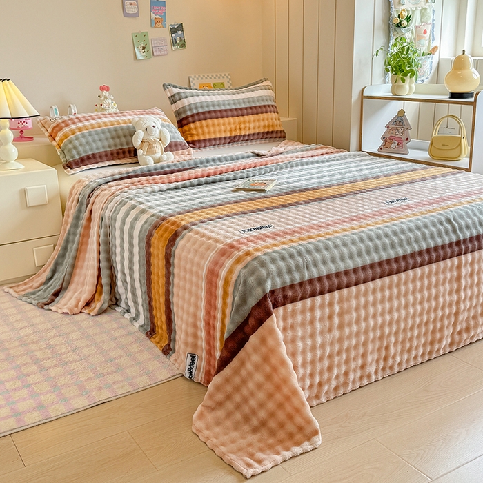 91家纺网 家纺一手货源 找家纺 绣女坊 2025新款A类高克重牛奶绒泡泡绒印花床单单件冬季保暖毛绒毯子绒床单三件套 简单条格