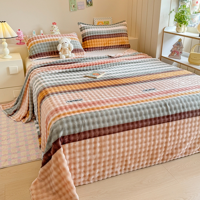 91家纺网 家纺一手货源 找家纺 绣女坊 2025新款A类高克重牛奶绒泡泡绒印花床单单件冬季保暖毛绒毯子绒床单三件套 简单条格