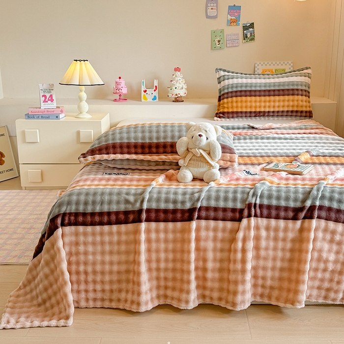 91家纺网 家纺一手货源 找家纺 绣女坊 2025新款A类高克重牛奶绒泡泡绒印花床单单件冬季保暖毛绒毯子绒床单三件套 简单条格