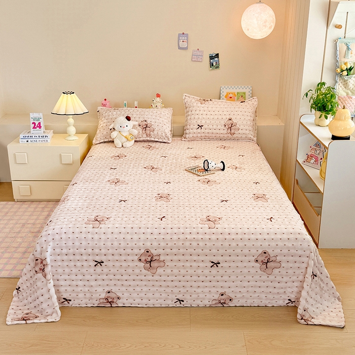 91家纺网 家纺一手货源 找家纺 绣女坊 2025新款A类高克重牛奶绒泡泡绒印花床单单件冬季保暖毛绒毯子绒床单三件套 维尼日记