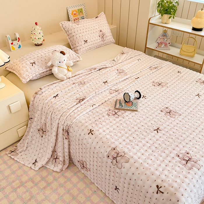 91家纺网 家纺一手货源 找家纺 绣女坊 2025新款A类高克重牛奶绒泡泡绒印花床单单件冬季保暖毛绒毯子绒床单三件套 维尼日记