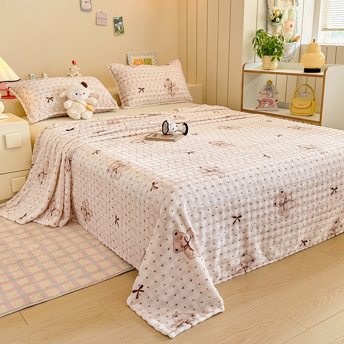 91家纺网 家纺一手货源 找家纺 绣女坊 2025新款A类高克重牛奶绒泡泡绒印花床单单件冬季保暖毛绒毯子绒床单三件套 维尼日记