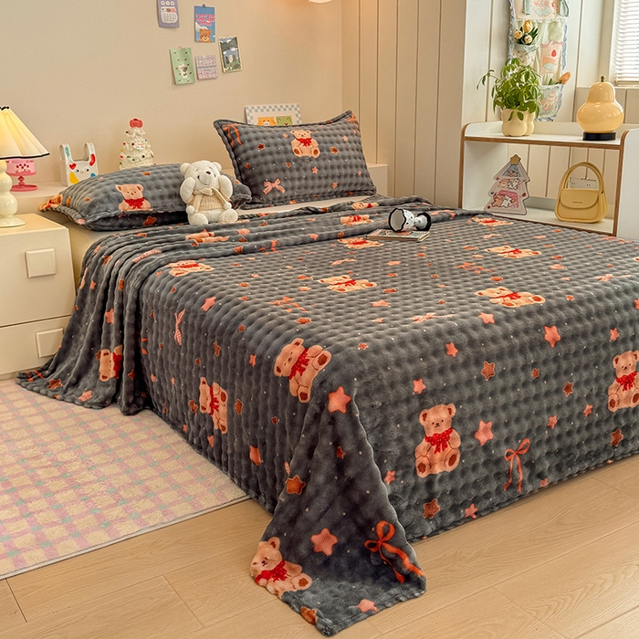 91家纺网 家纺一手货源 找家纺 绣女坊 2025新款A类高克重牛奶绒泡泡绒印花床单单件冬季保暖毛绒毯子绒床单三件套 星星小熊