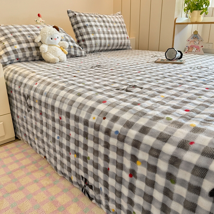 91家纺网 家纺一手货源 找家纺 绣女坊 2025新款A类高克重牛奶绒泡泡绒印花床单单件冬季保暖毛绒毯子绒床单三件套 元气格子