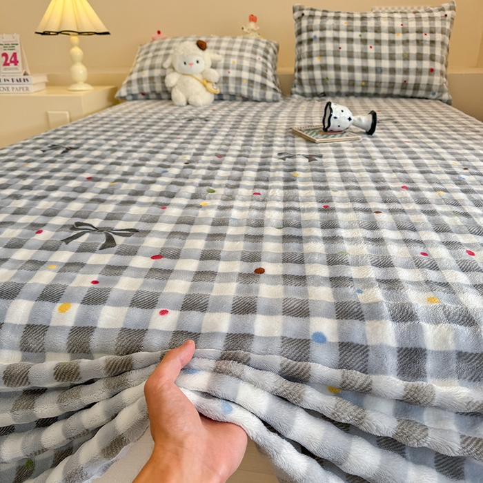 91家纺网 家纺一手货源 找家纺 绣女坊 2025新款A类高克重牛奶绒泡泡绒印花床单单件冬季保暖毛绒毯子绒床单三件套 元气格子