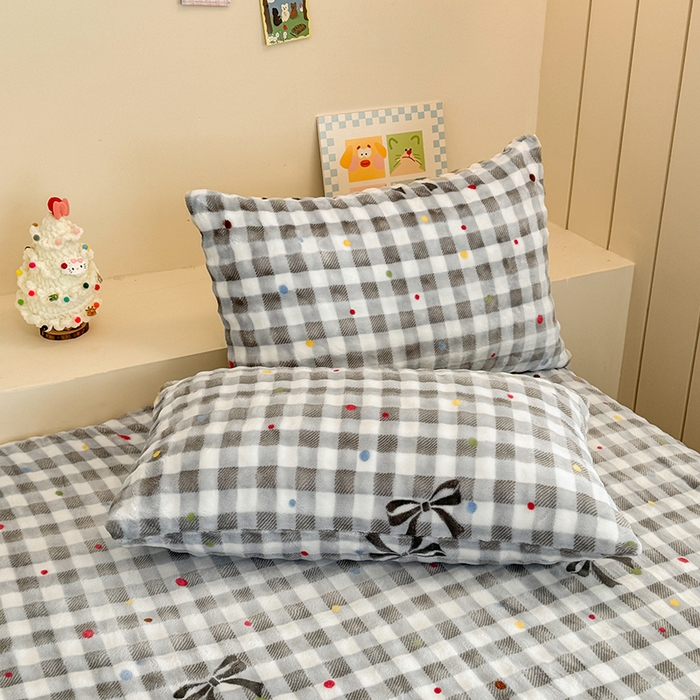 91家纺网 家纺一手货源 找家纺 绣女坊 2025新款A类高克重牛奶绒泡泡绒印花床单单件冬季保暖毛绒毯子绒床单三件套 元气格子