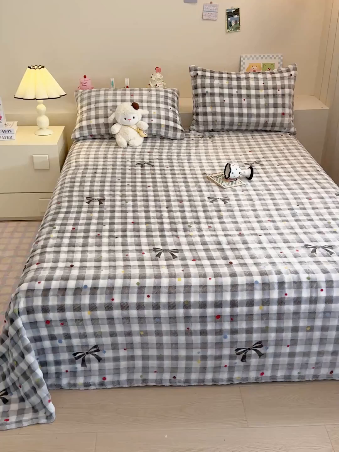 91家纺网 家纺一手货源 找家纺 绣女坊 2025新款A类高克重牛奶绒泡泡绒印花床单单件冬季保暖毛绒毯子绒床单三件套 元气格子