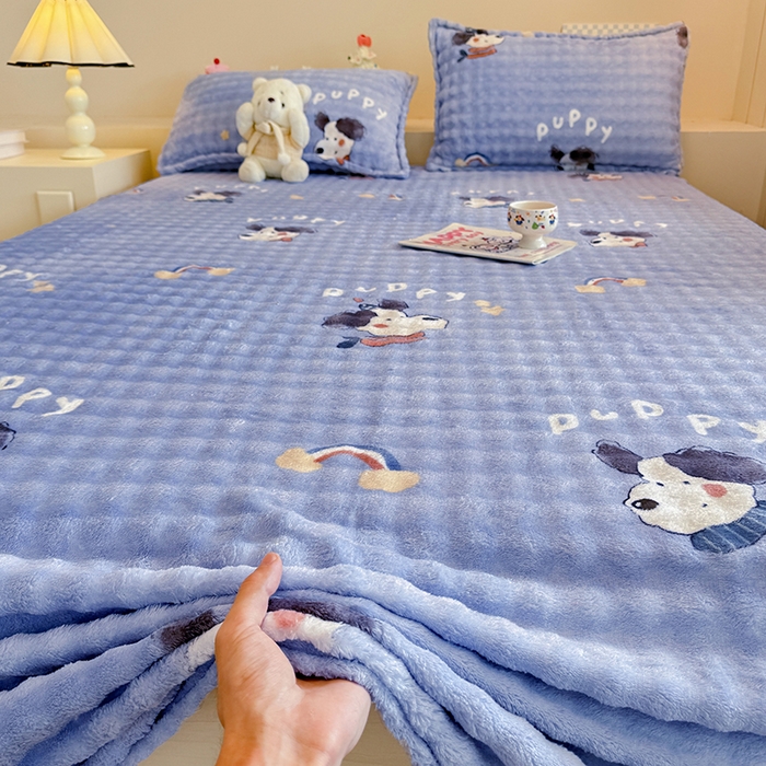 91家纺网 家纺一手货源 找家纺 绣女坊 2025新款A类高克重牛奶绒泡泡绒印花床单单件冬季保暖毛绒毯子绒床单三件套 追梦努比