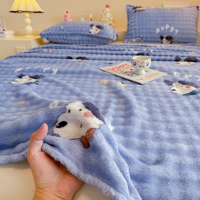 91家纺网 家纺一手货源 找家纺 绣女坊 2025新款A类高克重牛奶绒泡泡绒印花床单单件冬季保暖毛绒毯子绒床单三件套 追梦努比