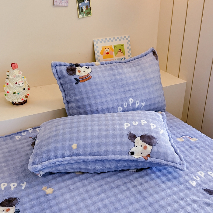 91家纺网 家纺一手货源 找家纺 绣女坊 2025新款A类高克重牛奶绒泡泡绒印花床单单件冬季保暖毛绒毯子绒床单三件套 追梦努比