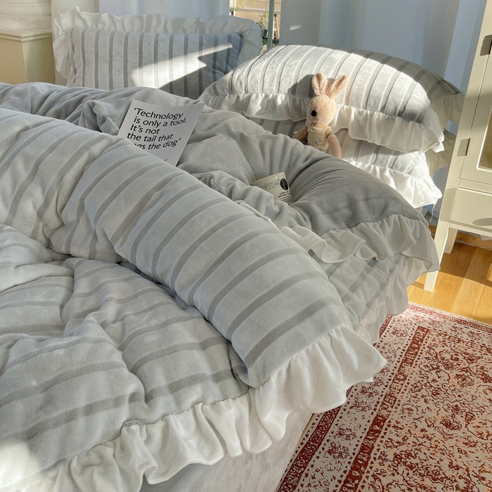 91家纺网 家纺一手货源 找家纺 （总）三朵家纺 2025新款3D立体加厚雕花绒牛奶绒花边款四件套