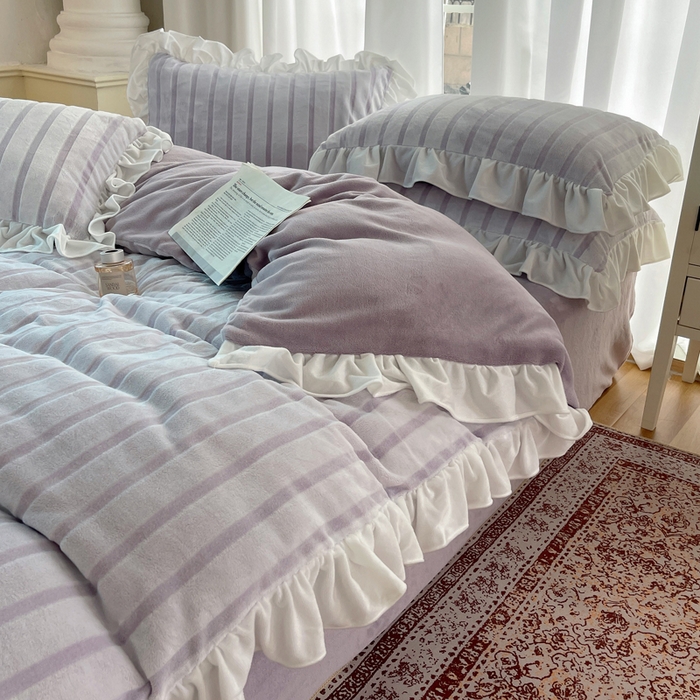 91家纺网 家纺一手货源 找家纺 三朵家纺 2025新款3D立体加厚雕花绒牛奶绒花边款四件套 花边宽条-紫