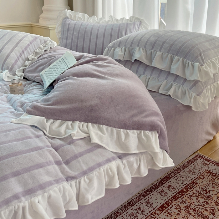 91家纺网 家纺一手货源 找家纺 三朵家纺 2025新款3D立体加厚雕花绒牛奶绒花边款四件套 花边宽条-紫