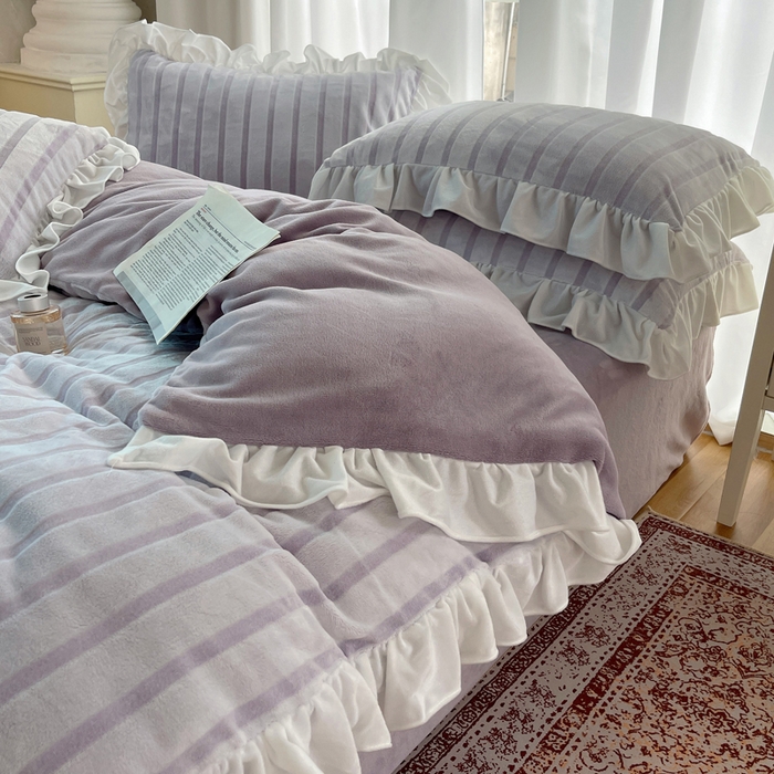 91家纺网 家纺一手货源 找家纺 三朵家纺 2025新款3D立体加厚雕花绒牛奶绒花边款四件套 花边宽条-紫