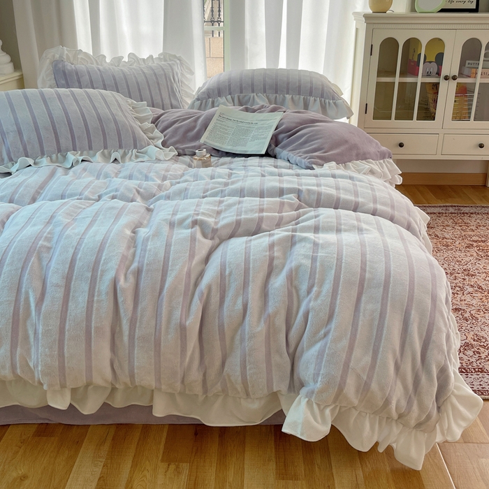 91家纺网 家纺一手货源 找家纺 三朵家纺 2025新款3D立体加厚雕花绒牛奶绒花边款四件套 花边宽条-紫