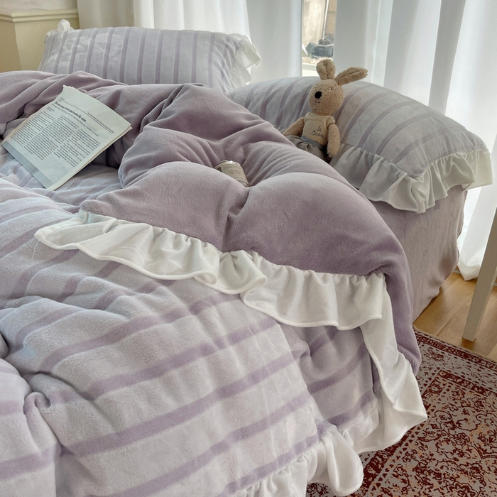 91家纺网 家纺一手货源 找家纺 三朵家纺 2025新款3D立体加厚雕花绒牛奶绒花边款四件套 花边宽条-紫