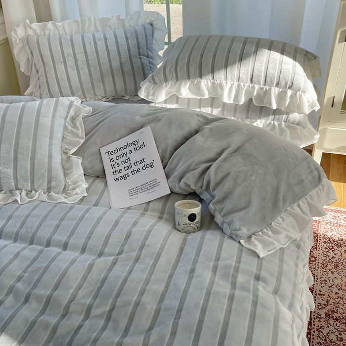 91家纺网 家纺一手货源 找家纺 （总）三朵家纺 2025新款3D立体加厚雕花绒牛奶绒花边款四件套