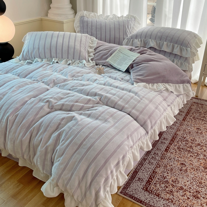 91家纺网 家纺一手货源 找家纺 三朵家纺 2025新款3D立体加厚雕花绒牛奶绒花边款四件套 花边宽条-紫