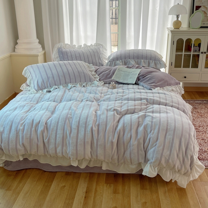 91家纺网 家纺一手货源 找家纺 三朵家纺 2025新款3D立体加厚雕花绒牛奶绒花边款四件套 花边宽条-紫