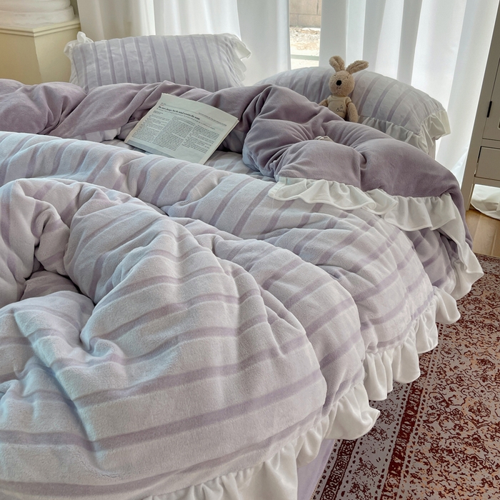 91家纺网 家纺一手货源 找家纺 三朵家纺 2025新款3D立体加厚雕花绒牛奶绒花边款四件套 花边宽条-紫