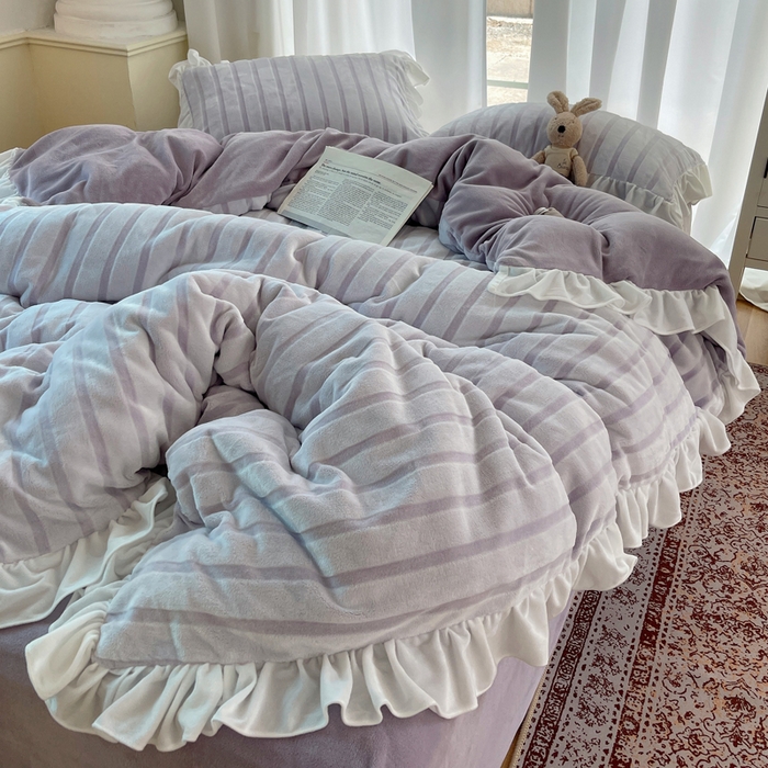 91家纺网 家纺一手货源 找家纺 三朵家纺 2025新款3D立体加厚雕花绒牛奶绒花边款四件套 花边宽条-紫