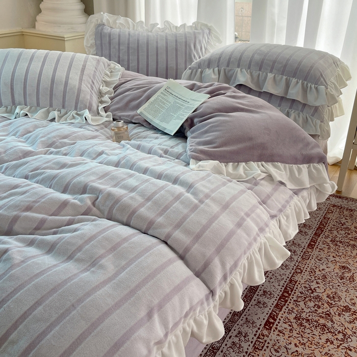 91家纺网 家纺一手货源 找家纺 三朵家纺 2025新款3D立体加厚雕花绒牛奶绒花边款四件套 花边宽条-紫