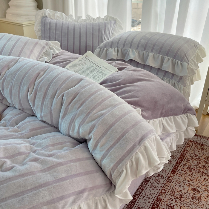 91家纺网 家纺一手货源 找家纺 三朵家纺 2025新款3D立体加厚雕花绒牛奶绒花边款四件套 花边宽条-紫