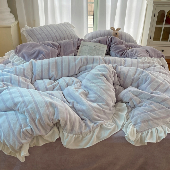 91家纺网 家纺一手货源 找家纺 三朵家纺 2025新款3D立体加厚雕花绒牛奶绒花边款四件套 花边宽条-紫